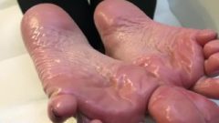 Amazing Oily Wrinkled Feet Joi