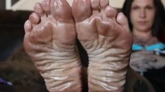 Sabrina Wrinkled Oiled Feet