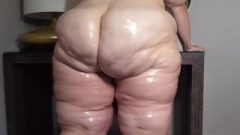 Fat Kourtney Cakes Oiled Up Butt